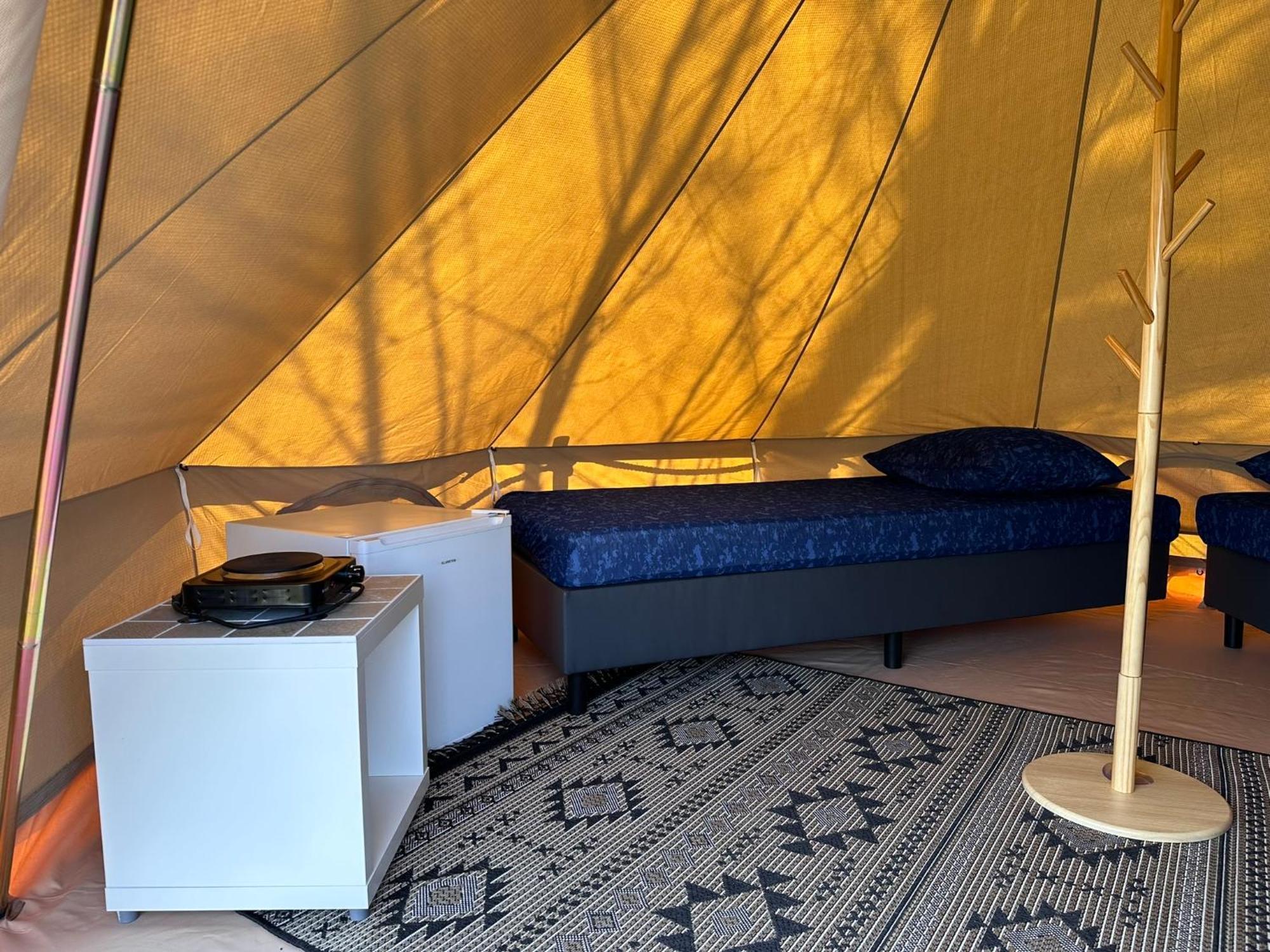 Bell Tent Warmond Экстерьер фото